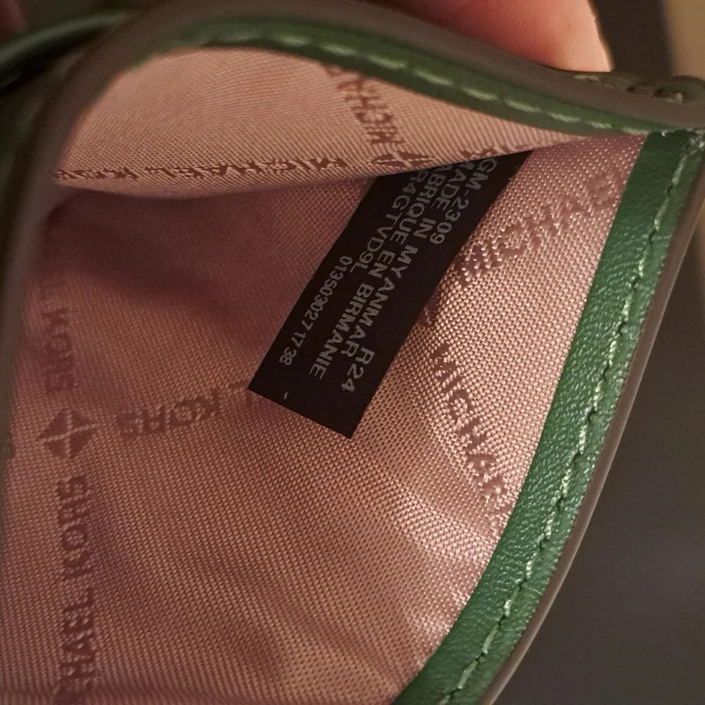 Michael Kors NWT Jet Set Travel Car holder